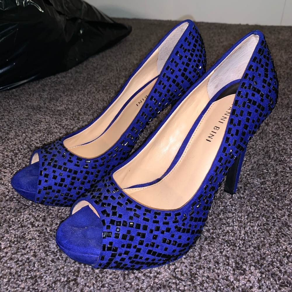 Gianni Bini blue heels